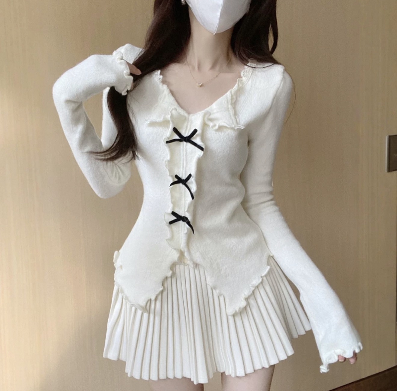 纯欲辣妹上衣女木耳边2025秋季新款V领蝴蝶结针织衫短毛衣8026