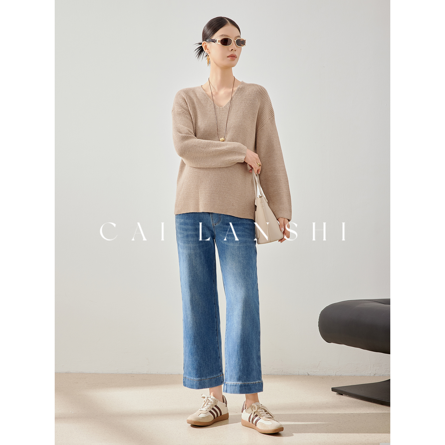 彩蓝诗孕妇2025春秋款v领垂感针织毛衣托腹孕妇直筒裤套装50720