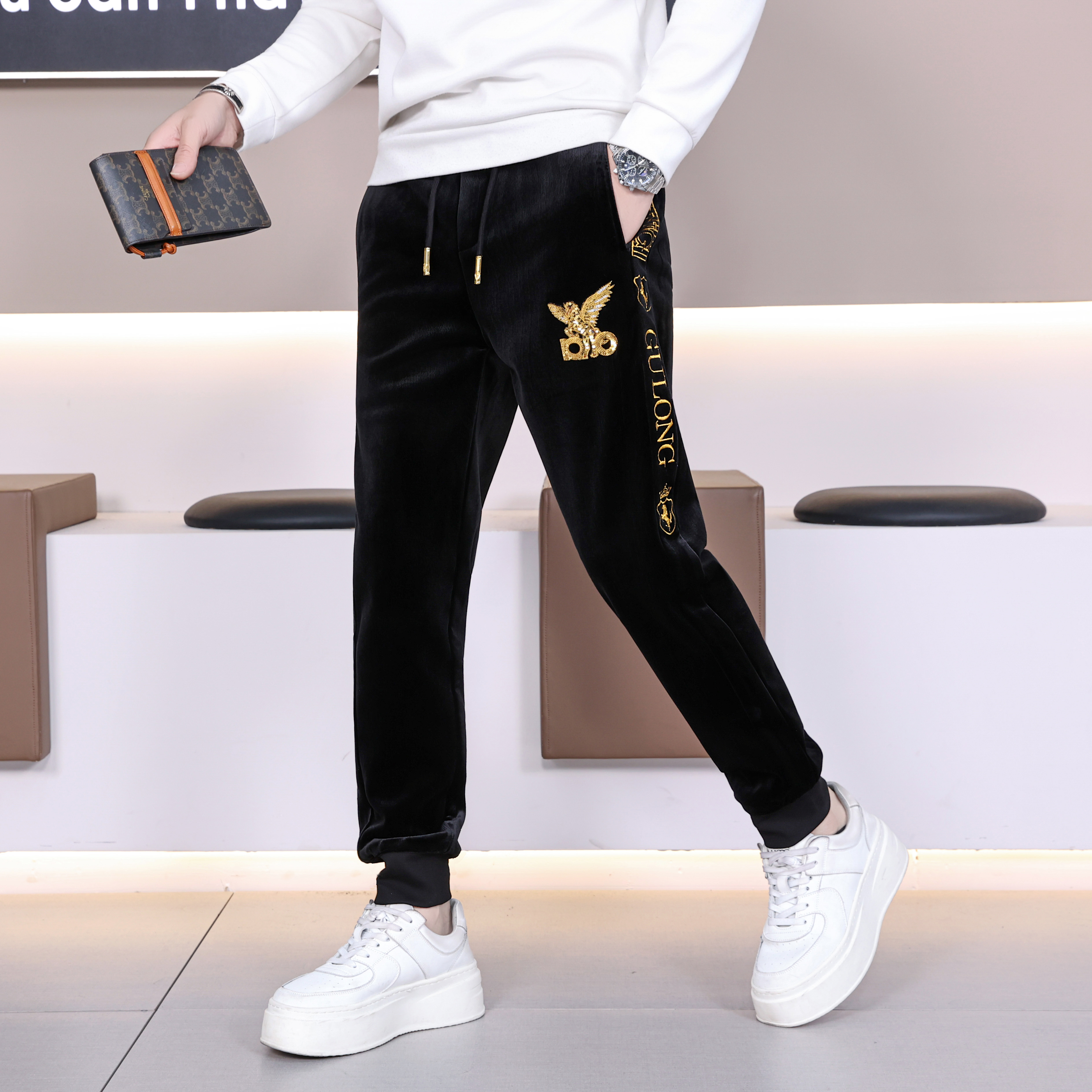 2025年冬季男士加绒加厚休闲裤裤子时尚百搭潮流保暖修身刺绣飞马