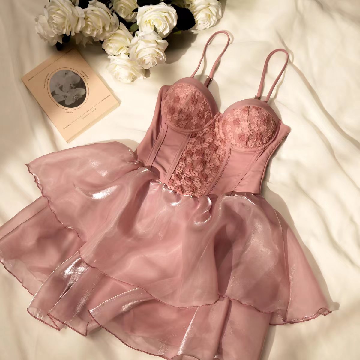 女士粉色时尚高级少女显瘦遮肉收腰游泳沙滩蕾丝温泉性感泳衣法式