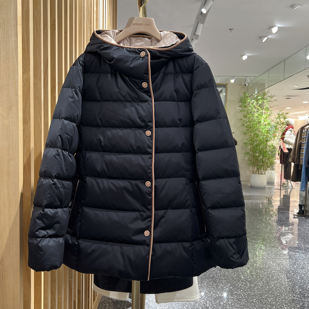 声雨竹1R839黑色连帽加厚宽松显瘦棉衣外套短款保暖冬季简约时尚