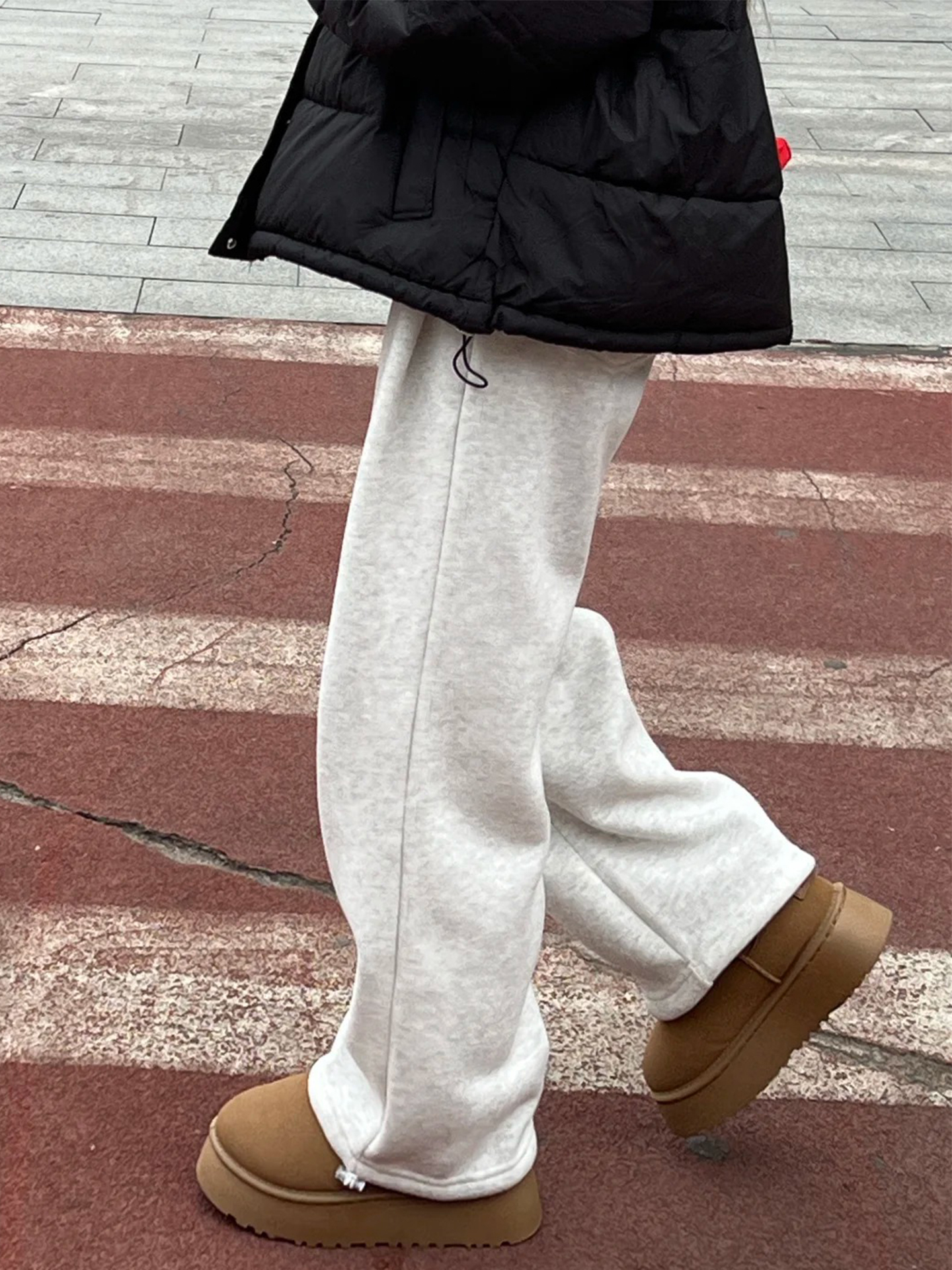 米白色糯米加绒运动卫裤大码女装秋冬宽松休闲直筒阔腿梨形报恩裤