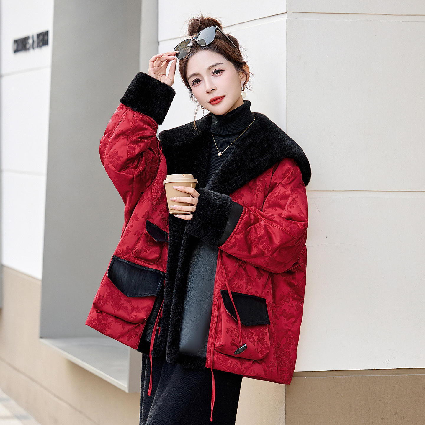 新年战袍国风提花羽绒服女冬季新款高级感皮毛一体红色白鸭绒外套