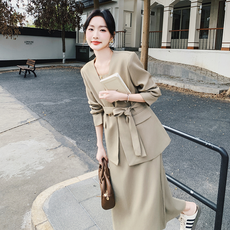 高级感轻熟风西装套装女2025春季新款御姐气质女神范吊带裙两件套