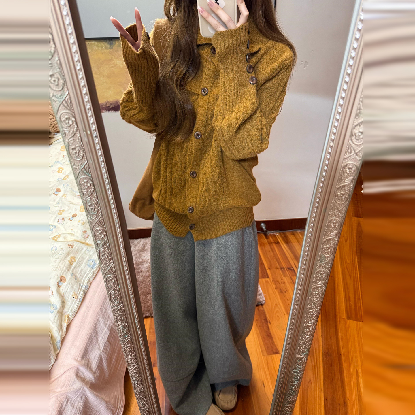 2025年新款慵懒高级感毛衣女秋冬季宽松加厚软糯针织开衫翻领上衣