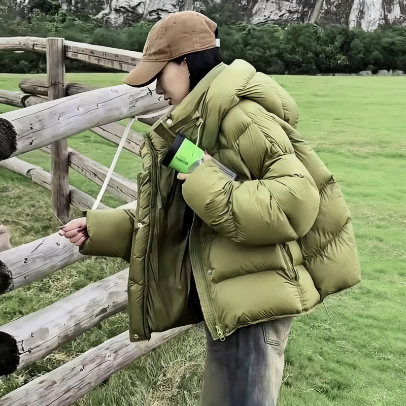 2025时尚百搭绿色泡芙龟背连帽服外套女冬季加厚保暖手塞衣