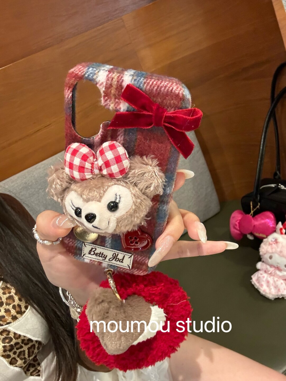 毛绒达菲熊蝴蝶结适用苹果17promax手机壳iphone16手提1514套13女