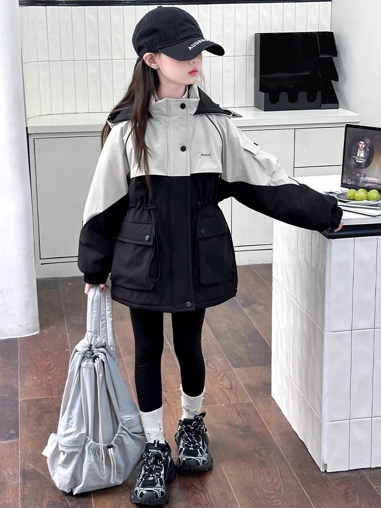 女童外套春秋款2025新款女大童秋款冲锋衣儿童秋装洋气收腰派克服