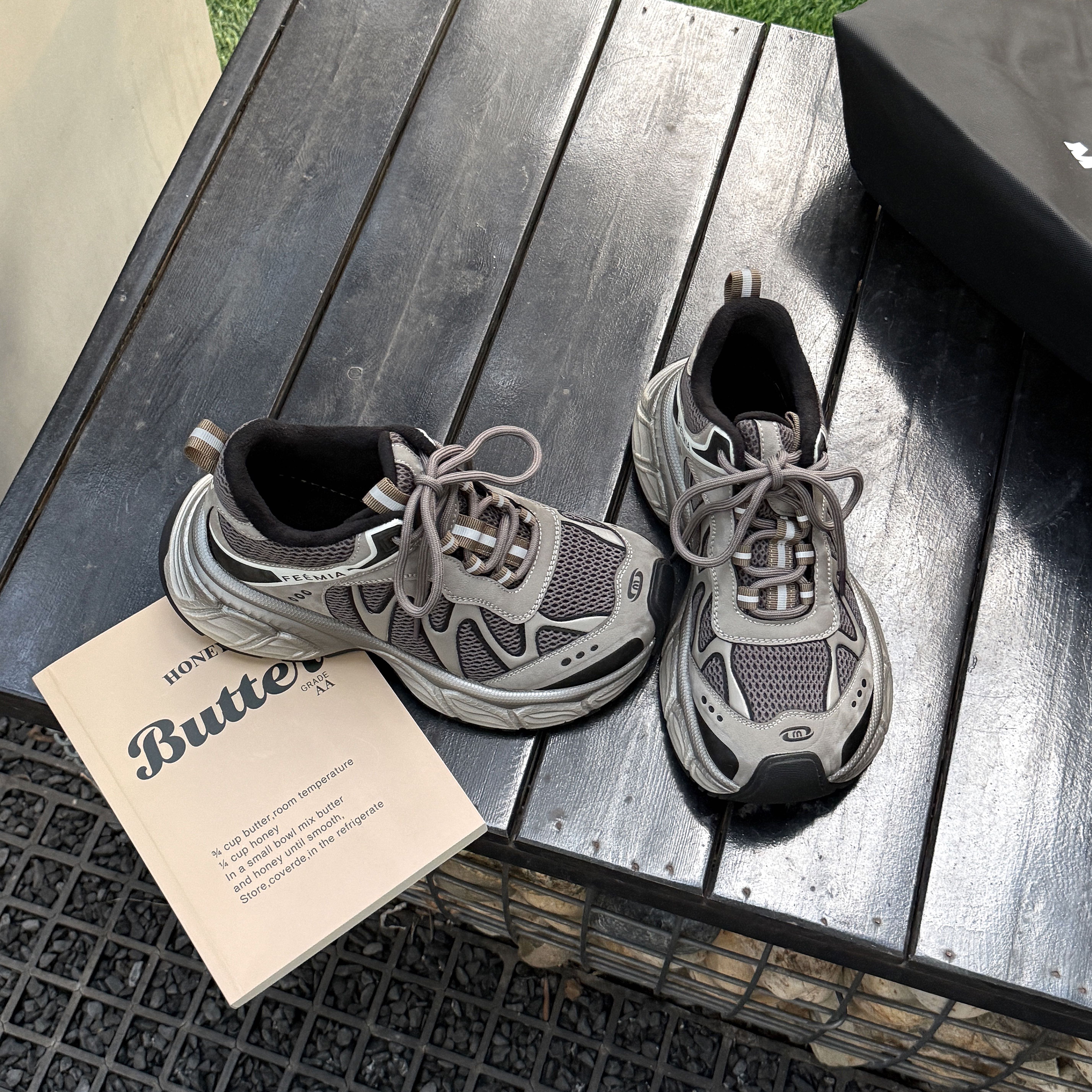 小发喵「几何线条复古厚底老爹鞋｜网面织就摩登步履新风尚」999