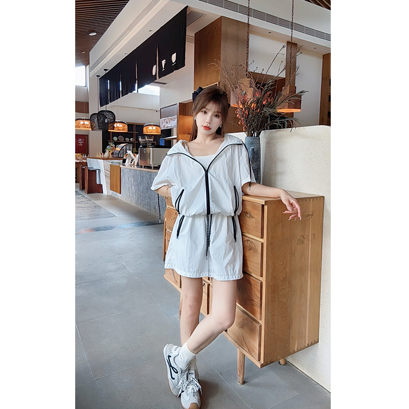 夏季2025新款速干防晒设计感小众宽松显瘦连帽短袖短裤运动风套装
