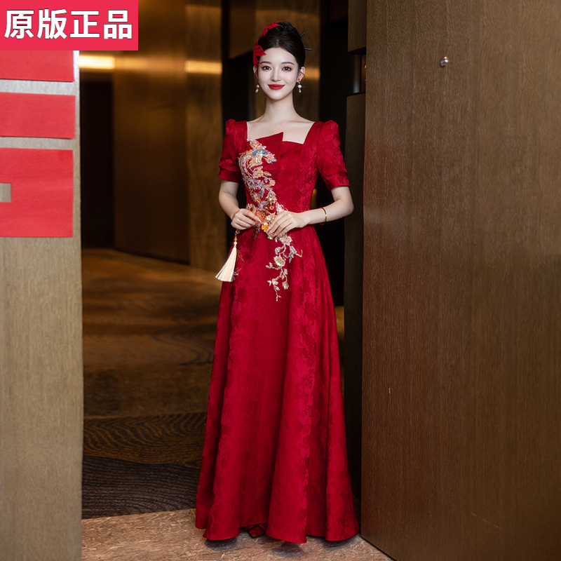 新中式酒红色新娘敬酒服2025新款订婚晚礼服长款出阁宴连衣裙女