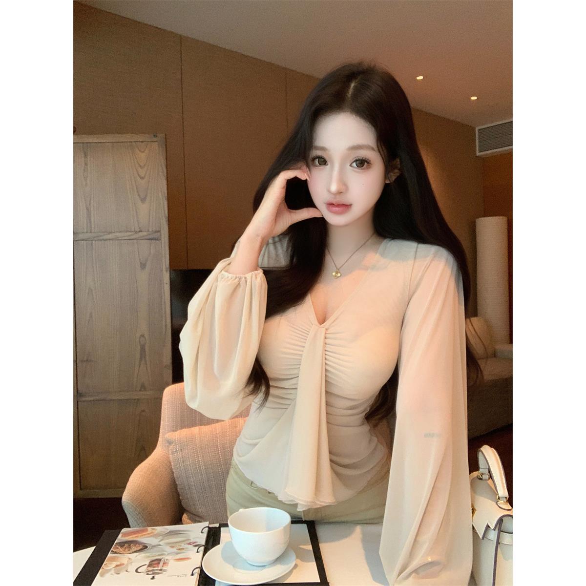 纯欲辣妹性感v领上衣女秋季泡泡袖长袖t恤显身材打底衫内搭巨好看