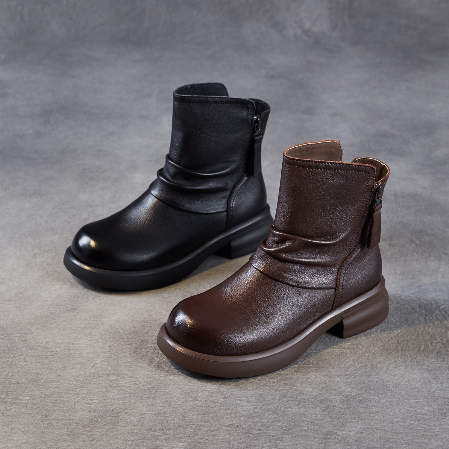 头层牛皮褶皱褶皱短靴女粗跟软底2025新款秋季瘦瘦靴子真皮马丁靴