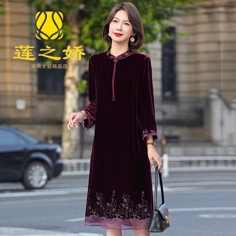 红色新中式刺绣真丝丝绒连衣裙2025秋桑蚕丝改良旗袍宴会礼服
