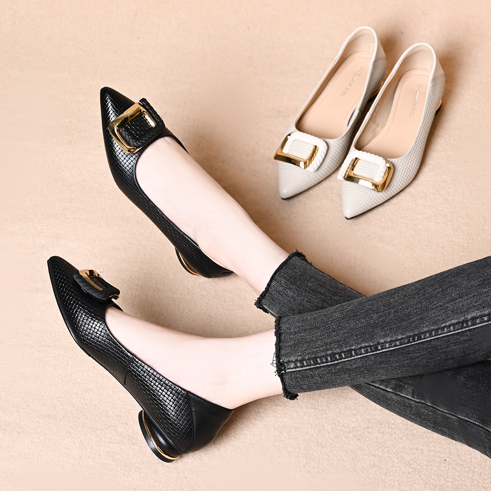 头层牛皮巨好看法式绝美真皮单鞋2025新款尖头粗跟百搭金属扣皮鞋