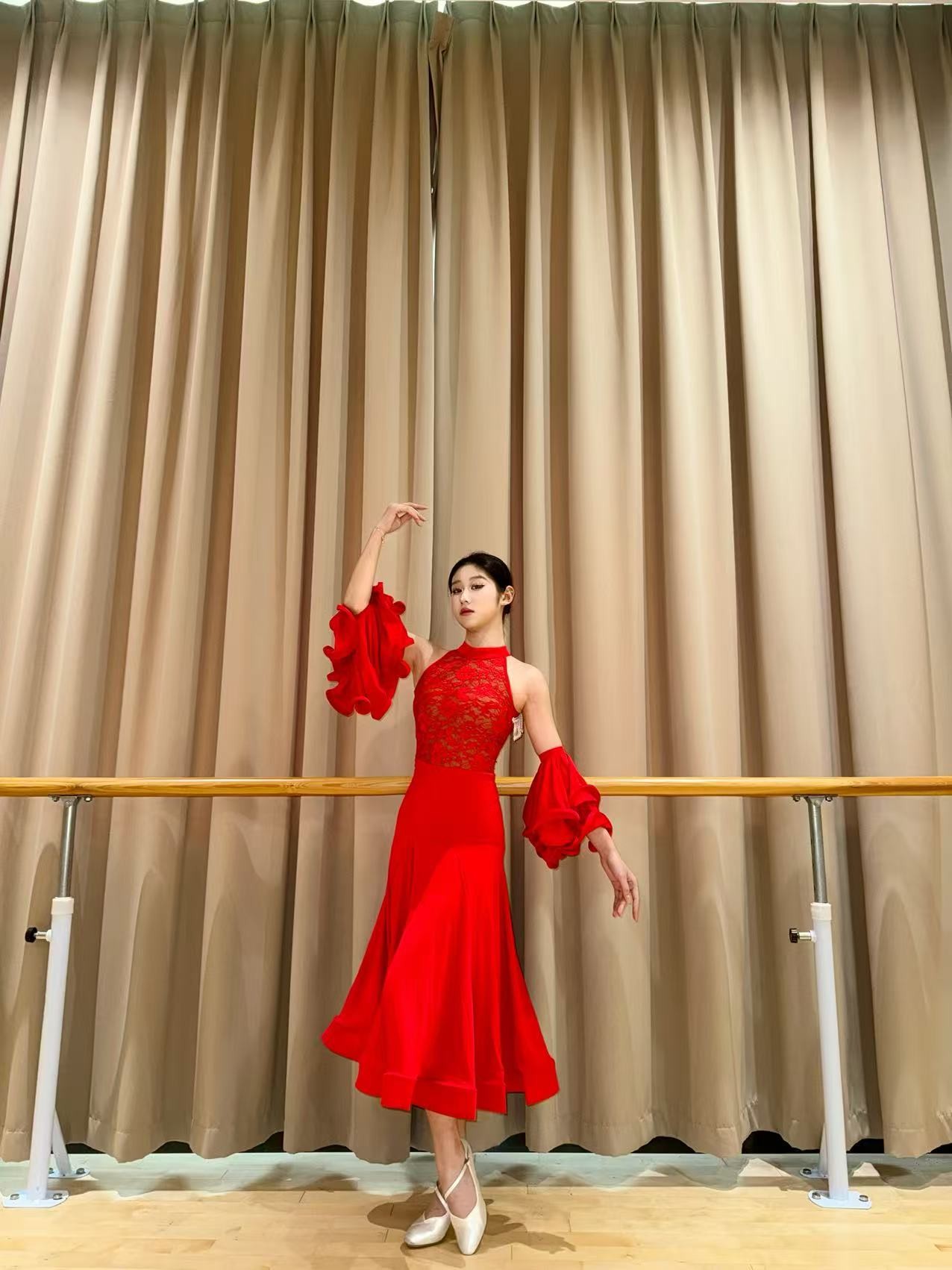 摩登服装连衣裙含胸垫底裤飘袖后背珍珠摩登舞新款女裙舞蹈服