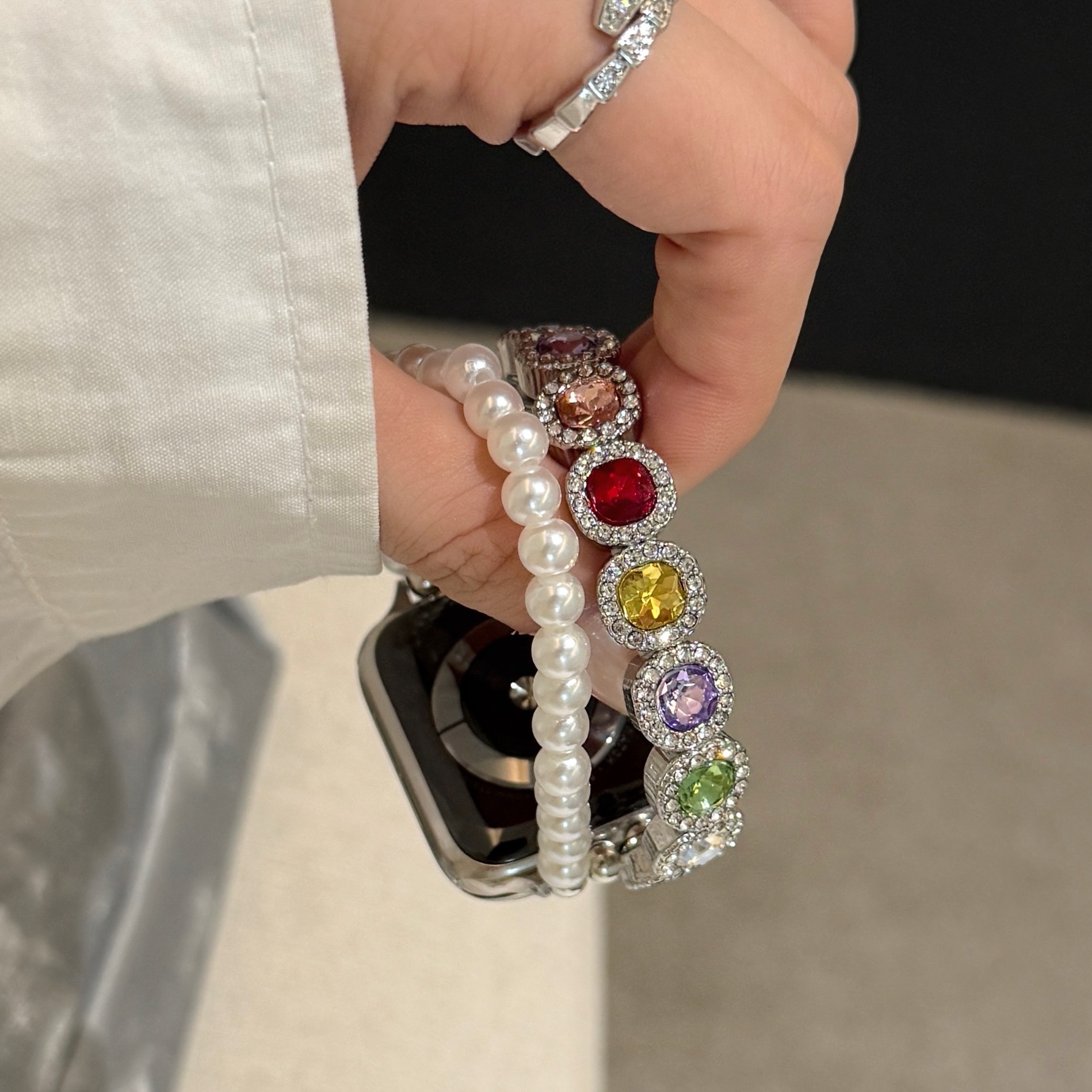 适用苹果手表appleWatchS9高级7女SE珍珠SE圆钻华子S8弹力S10表带