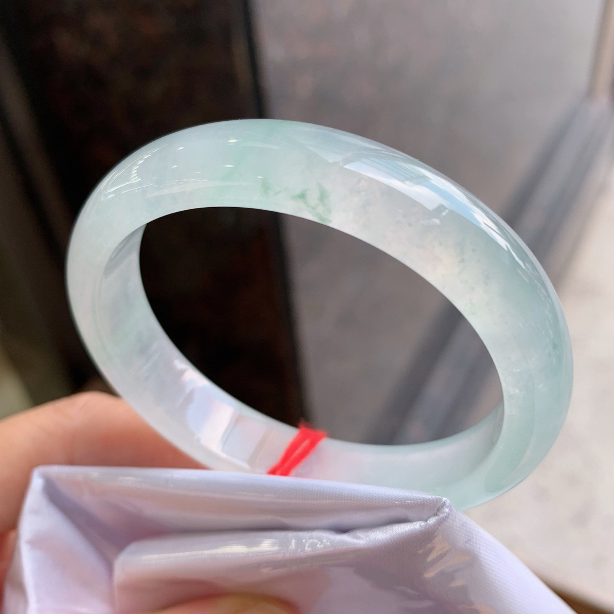 天然翡翠缅A冰种手镯，圈口53-54贵妃冰飘花 尺寸：56/48/12/7.3