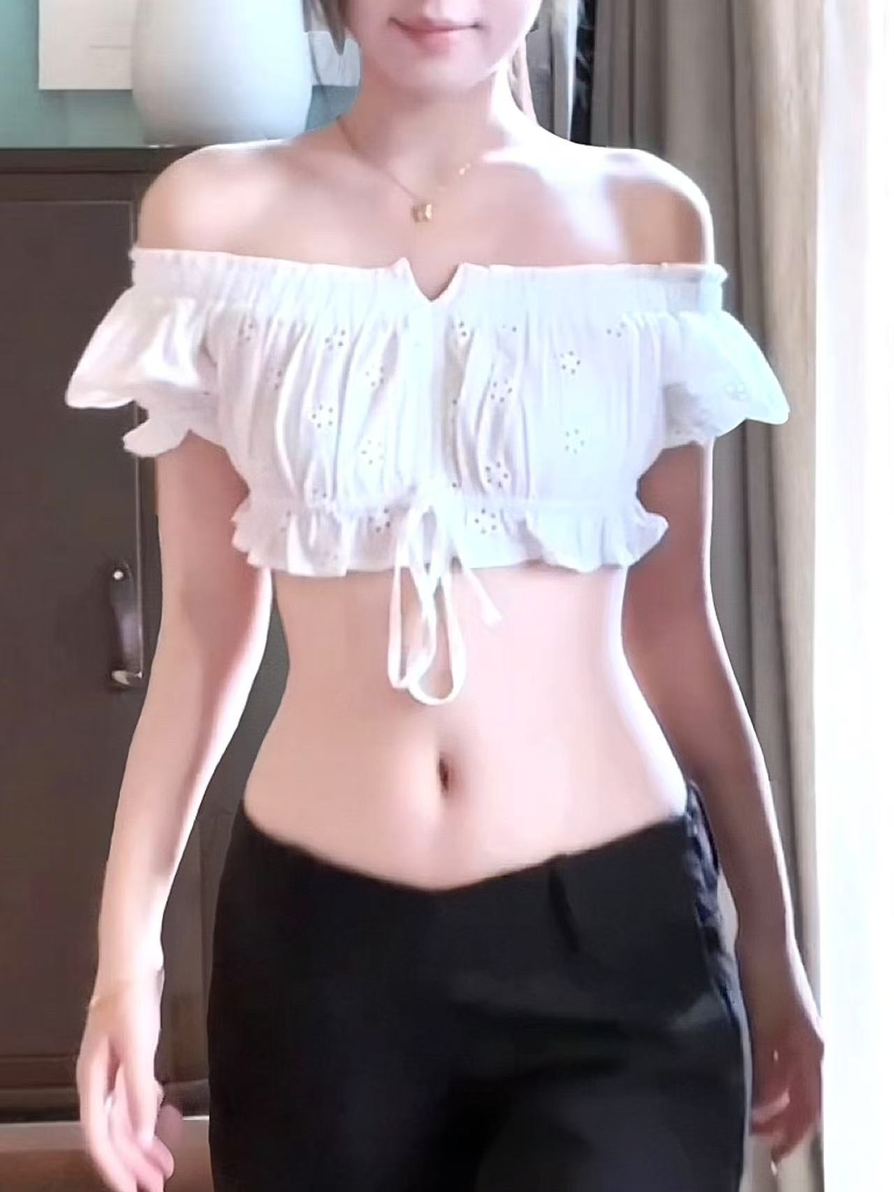 【花苞蕾丝】Jennie风短上衣海边度假辣妹风抹胸气质显身材纯欲夏款
