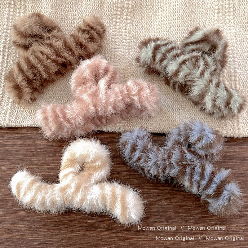 秋冬豹纹毛绒抓夹女高级感2026新款发夹后脑勺鲨鱼夹发卡夹子发饰