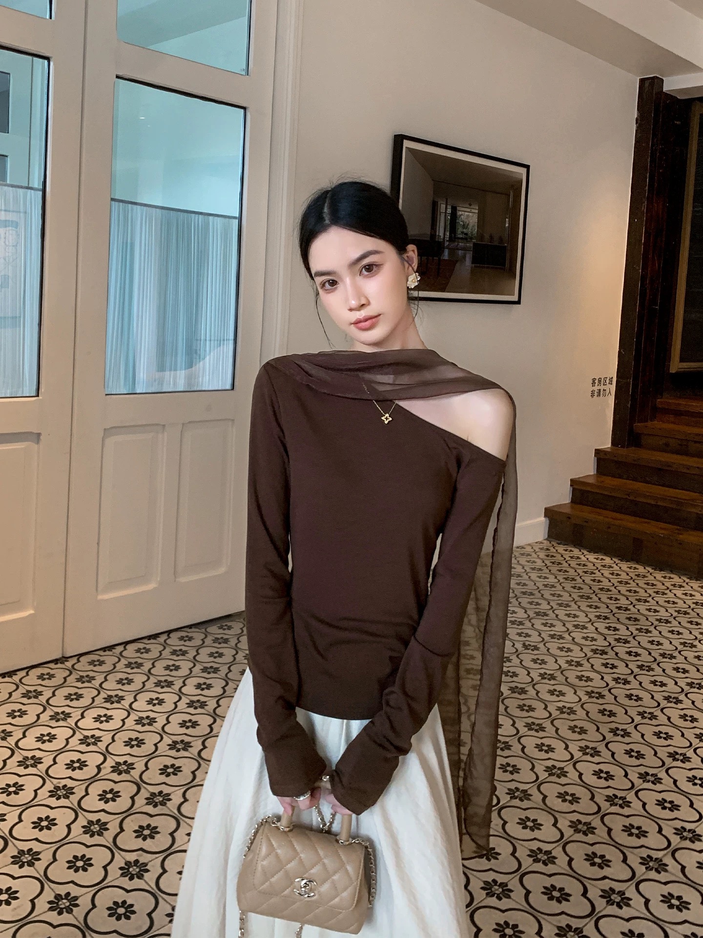 复古美拉德修身显瘦斜肩高弹亲肤女2025秋季新款气质T恤上衣