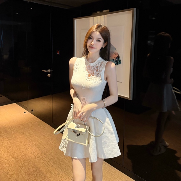 FAY【时光之恋】蕾丝刺绣拼接收腰漂亮裙摆无袖连衣裙