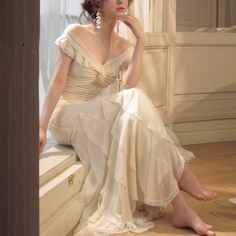 【白开水】法式露肩连衣裙网纱弹力花边裙子V领收腰小白裙 A26792