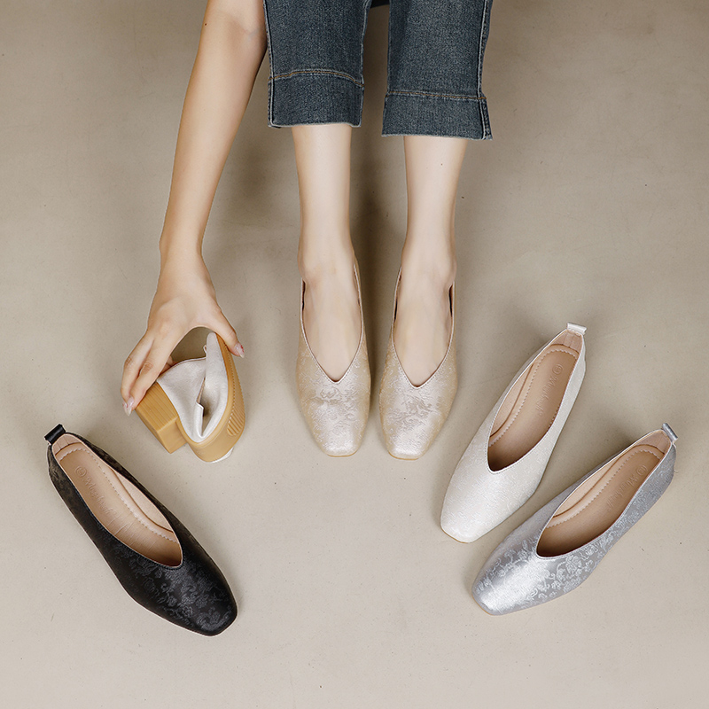 【34-43码】新中式国风气质小方头真皮奶奶鞋女粗跟软底浅口V口单鞋