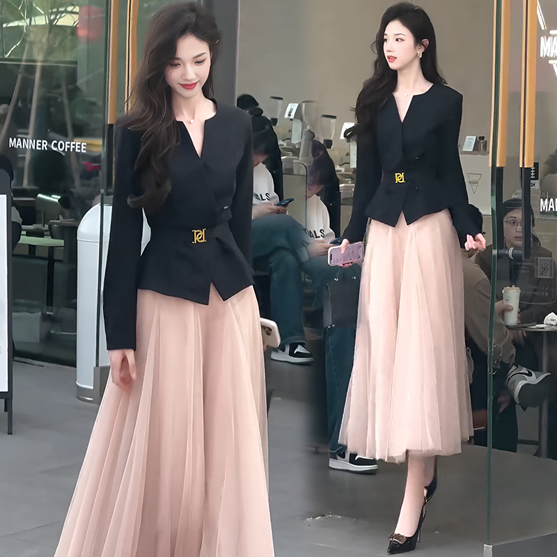 赫本风通勤套装裙2025新款温柔甜美系韩版收腰西服半身裙两件套女
