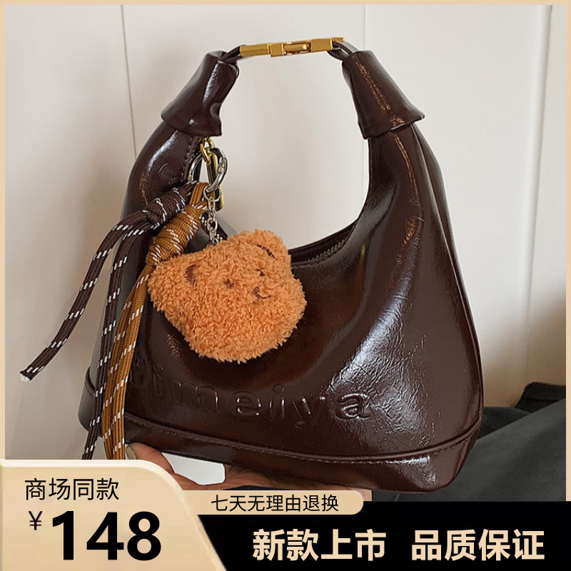 手提红色水桶包包女式2025新款轻奢小众设计高级质感斜挎新娘婚包