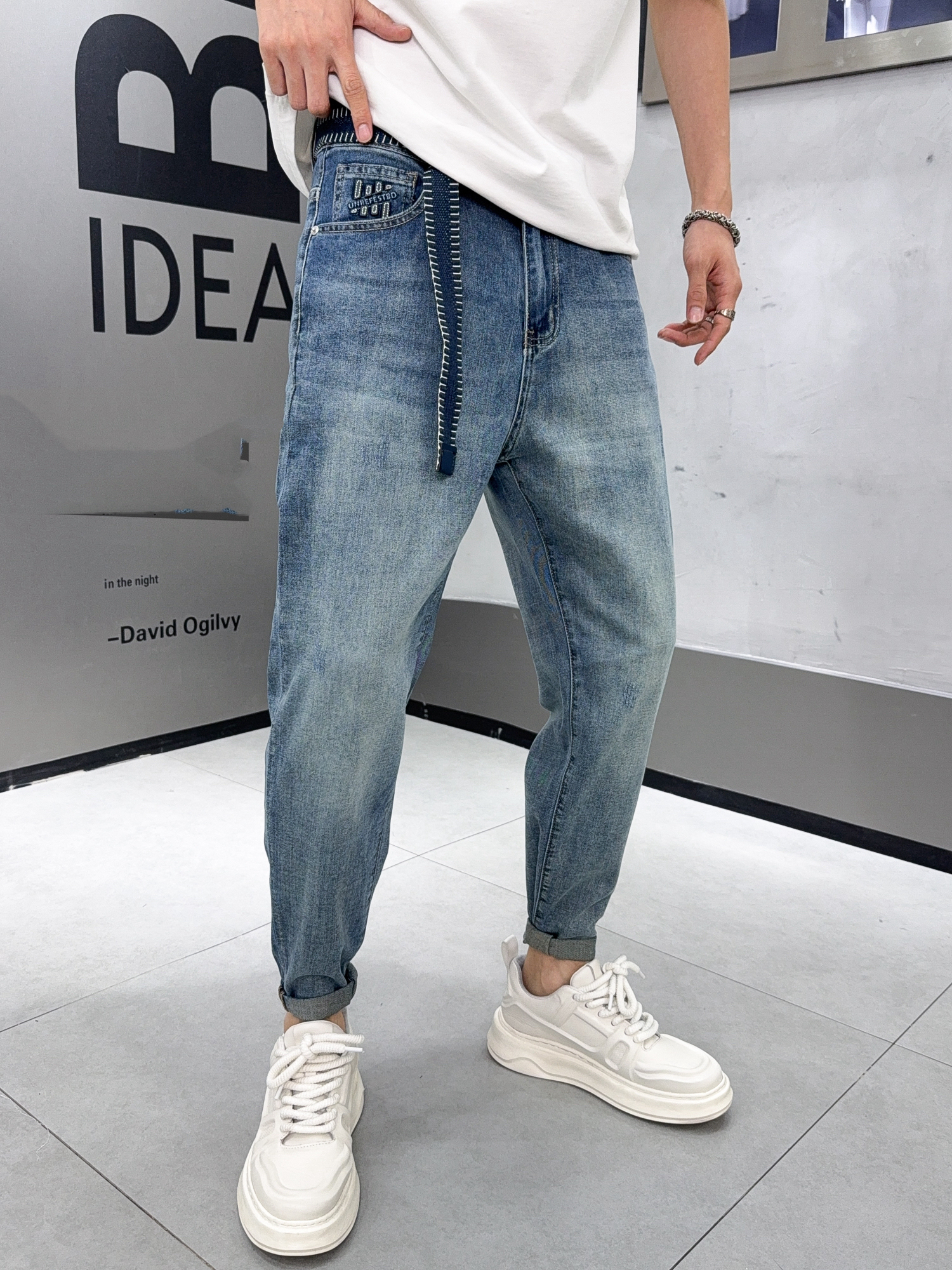 【小璐优选】九分牛仔裤男夏季新款显瘦小脚裤浅蓝色弹力水洗做旧