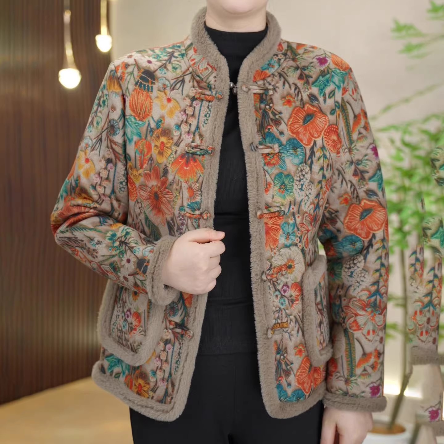 秋冬新款加绒加厚带毛边保暖棉衣盘扣外套花开富女士中老年妈妈装