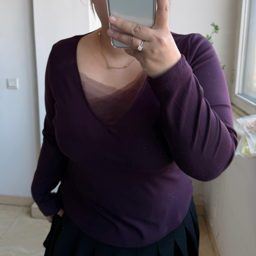 大码胖mm秋冬季新款V领雾蒙蒙蕾丝拼接长袖T恤女修身显瘦打底衫