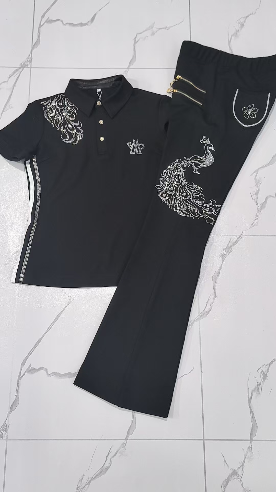 2025新款佳木斯健身操黑色修身时尚微喇显瘦镶钻孔雀套装