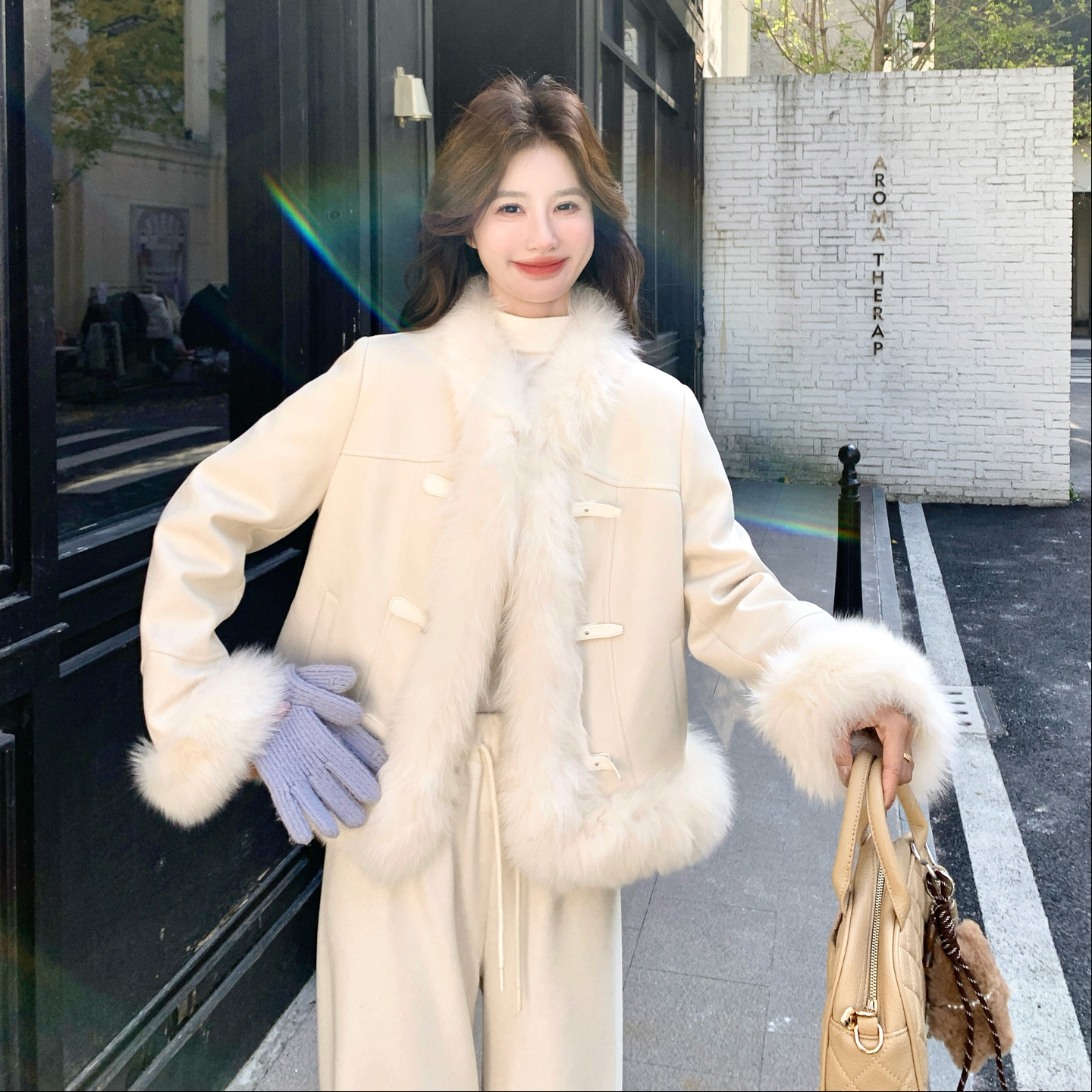 奶白色真狐狸毛拼接短款羽绒服女2025冬季千金风气质白鸭绒外套