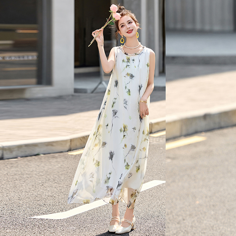 显瘦连衣裙女夏季2025夏新款优雅褶皱圆领气质背心裙子