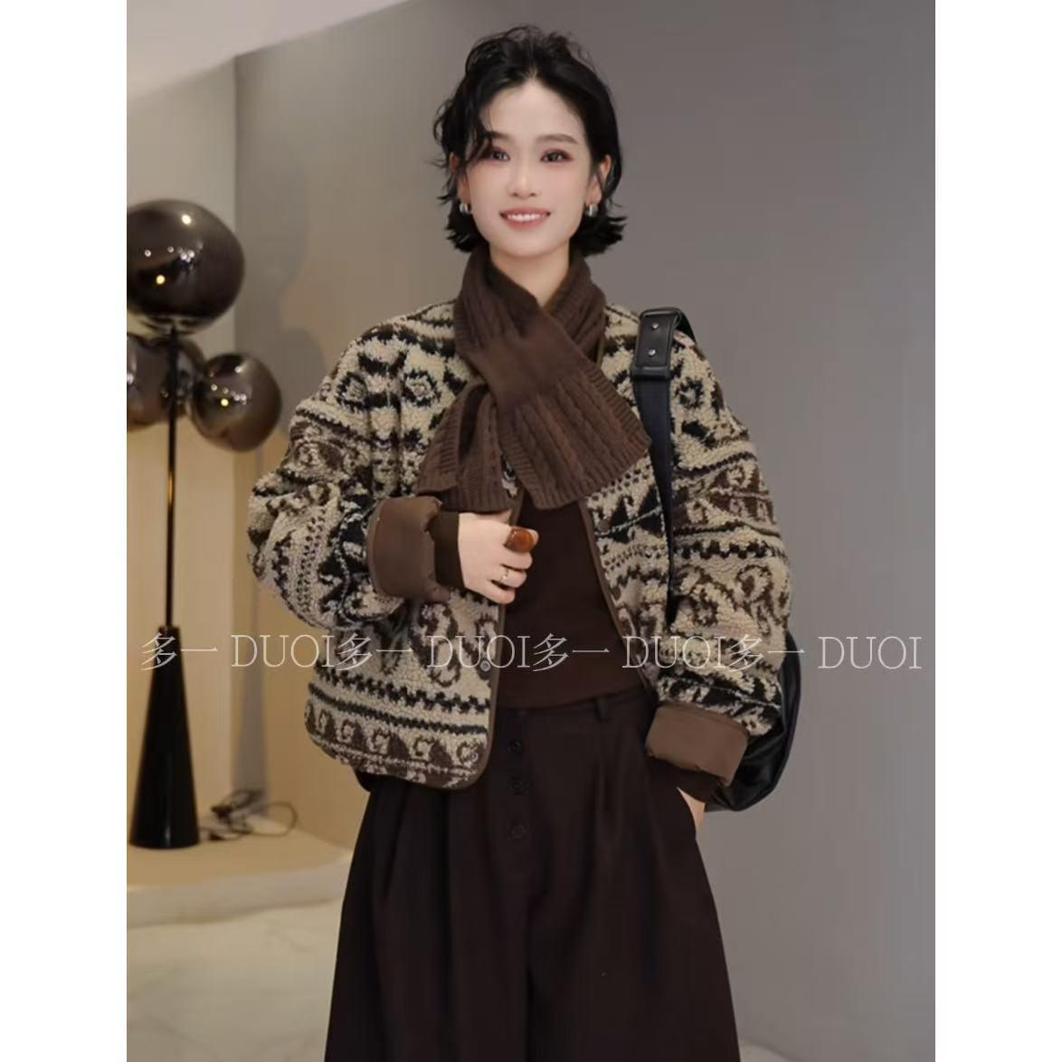 2025冬季两面穿单排纽扣圆领长袖花纹百搭毛毛外套