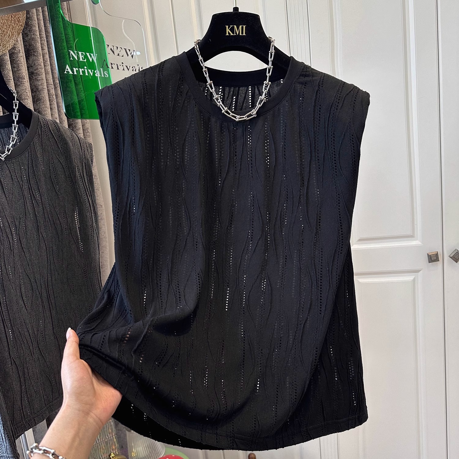 胖妹妹大码高级感圆领黑色镂空垫肩无袖T恤女上衣宽松百搭背心夏