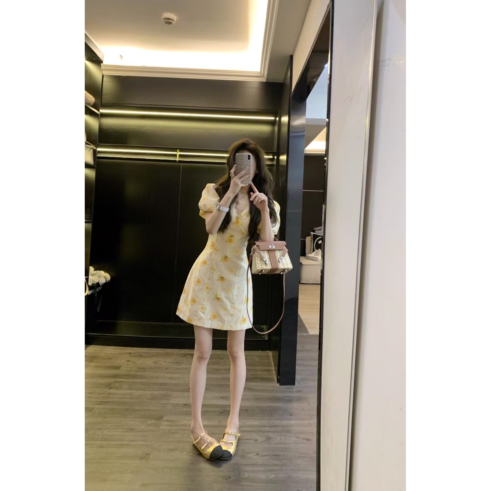 法式气质高级感v领碎花连衣裙女2025夏季新款短袖收腰裙子