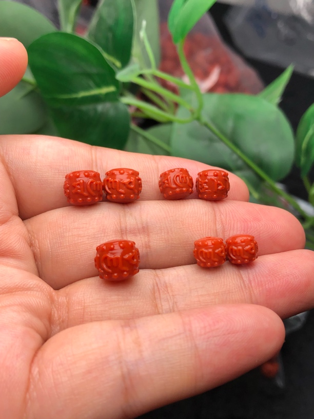 7.8mm-10mm顶品川料瓦西满色满肉偏锦红老型六字真言散珠（随机发）