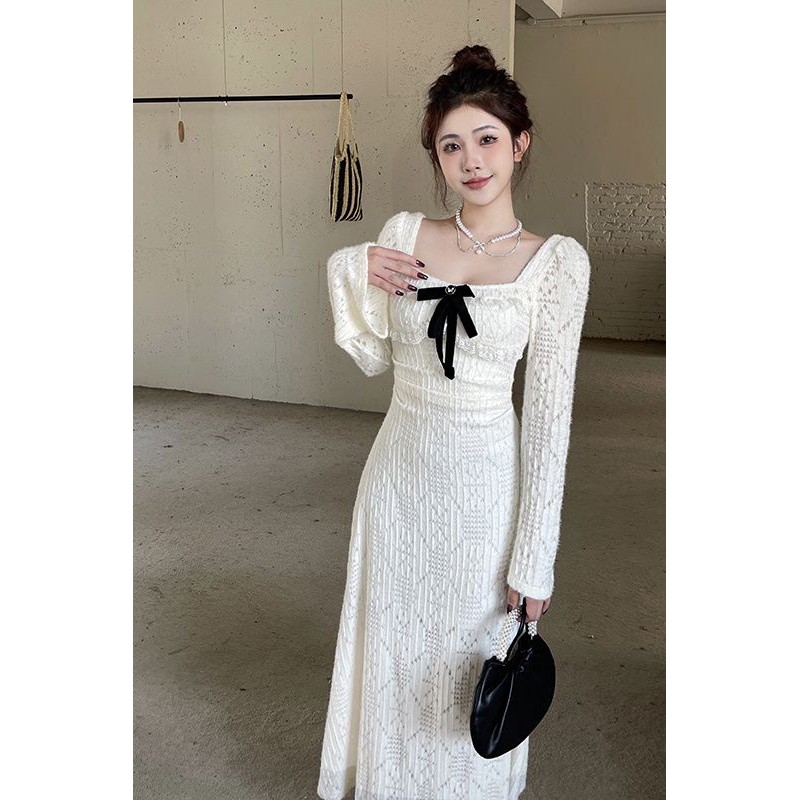 “雾漫白茶”2025新款秋冬拼接蕾丝时尚连衣裙方领收腰修身长裙女