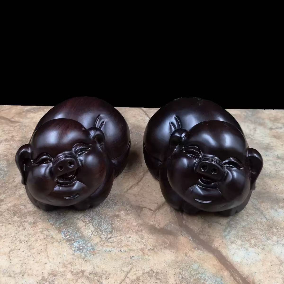黑檀木雕刻福气猪一对实木桌面摆件博古玄关电视柜装饰工艺品