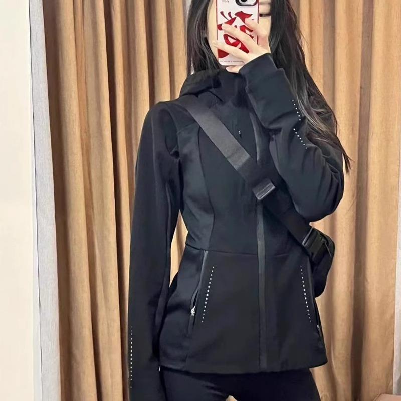 修身弹力软壳冲锋衣女款春秋季骑行薄款瑜伽服料收腰运动夹克外套