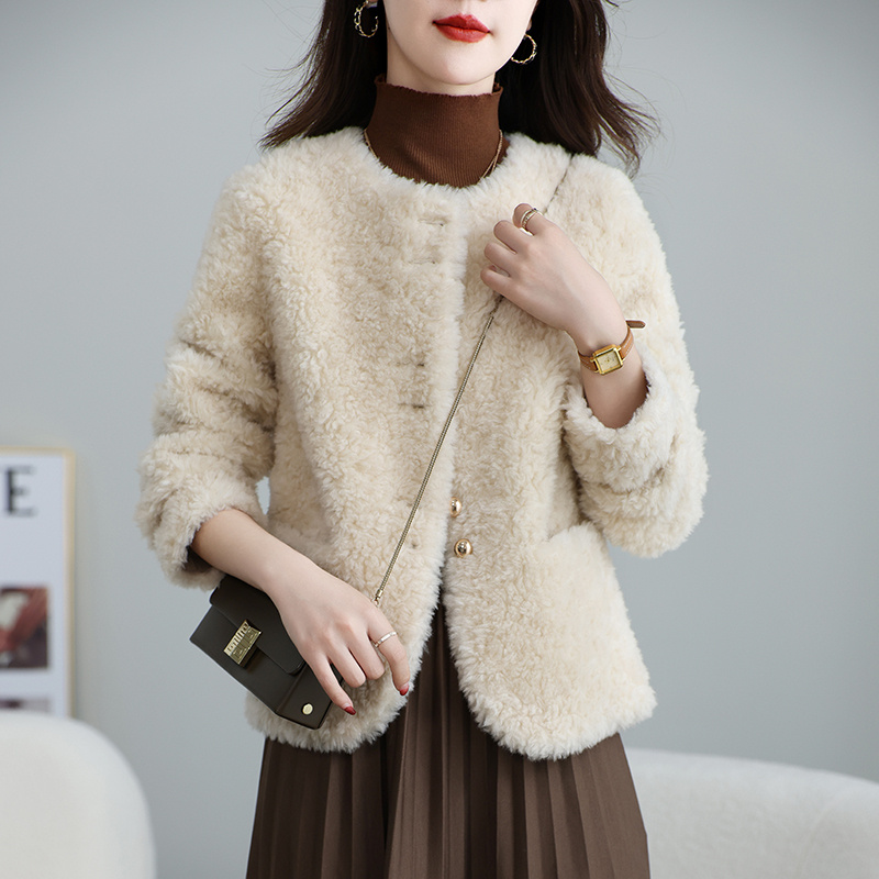 2025新款颗粒绒皮草外套女短款一体羊剪绒小香风羊羔毛大衣冬季