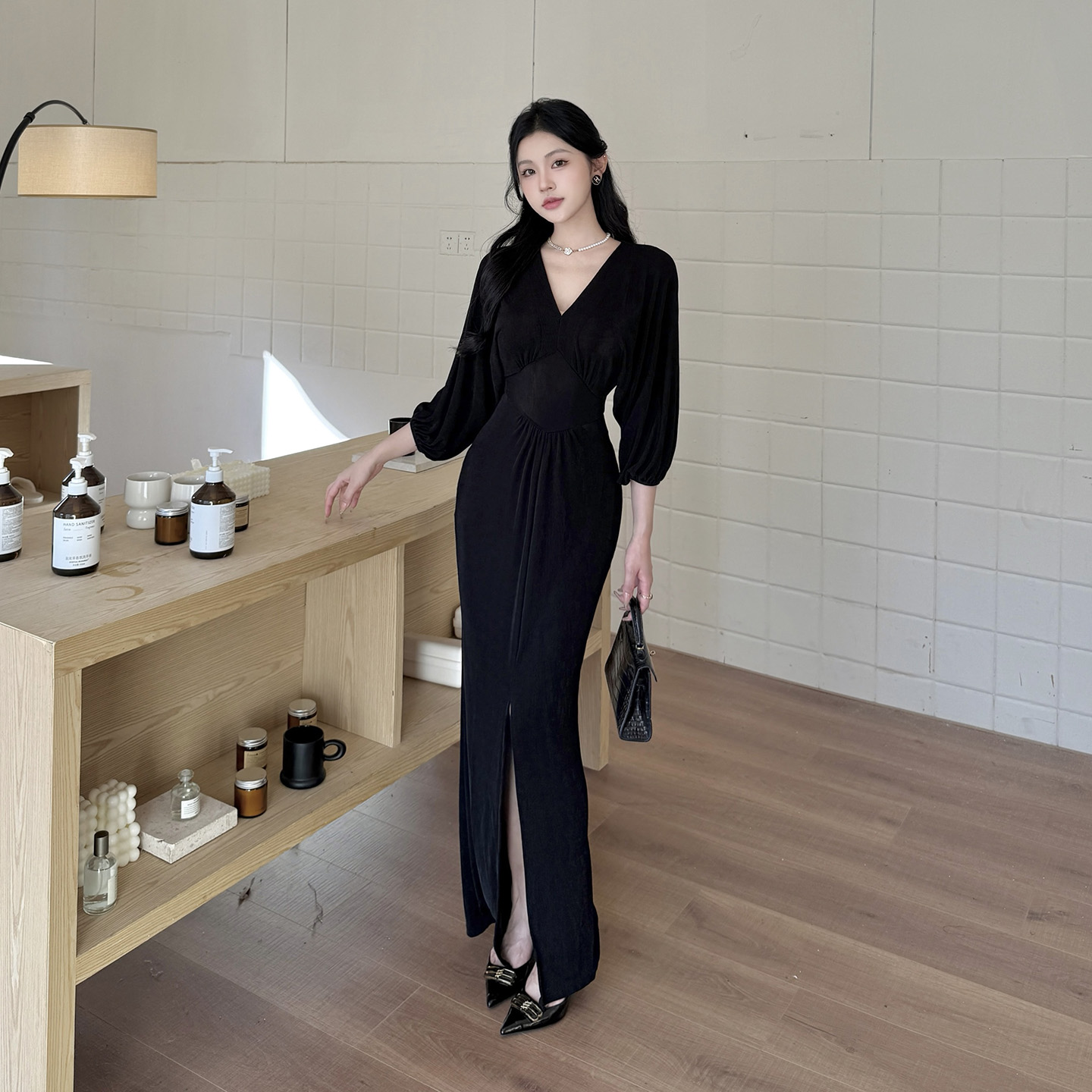 KaDaiShan 黑色蝙蝠袖连衣裙女2025爆款裙子收腰显瘦v领气质长裙