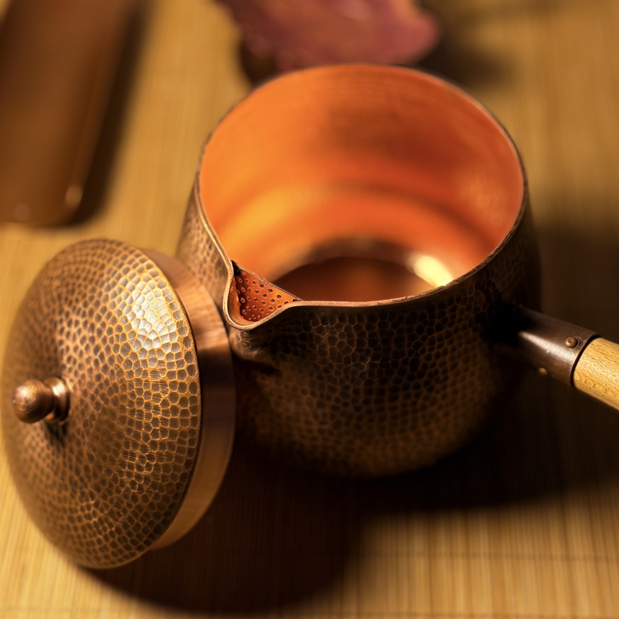 1000毫升手工锤纹特厚侧把带盖木手柄紫铜烧水煮茶壶纯手工茶道