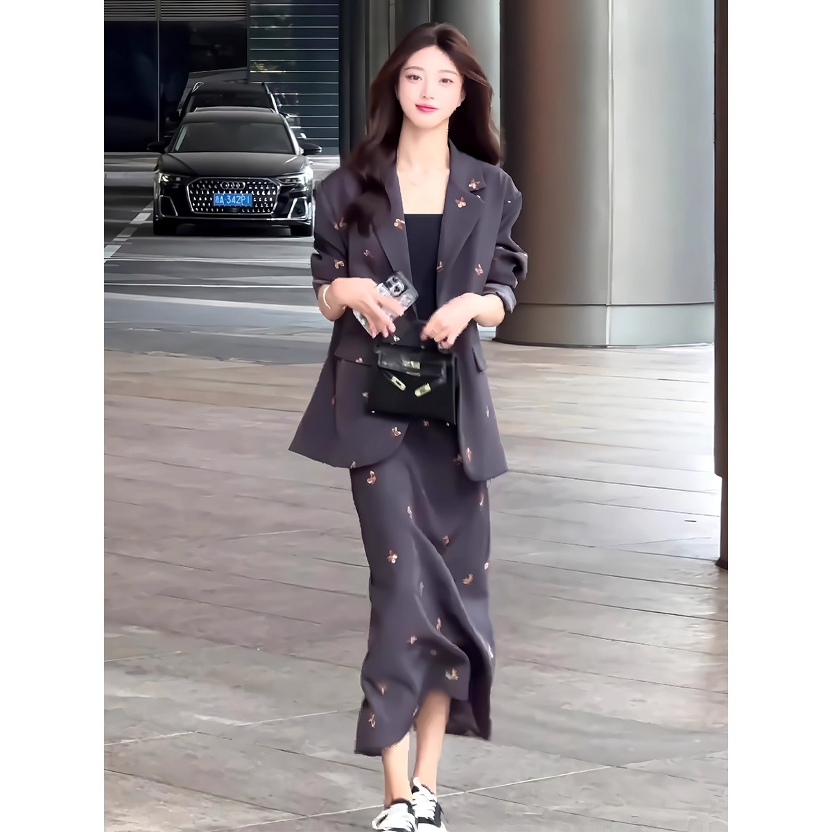 秋季干练气质职场套装女大码胖mm设计感刺绣西装外套半身裙两件套