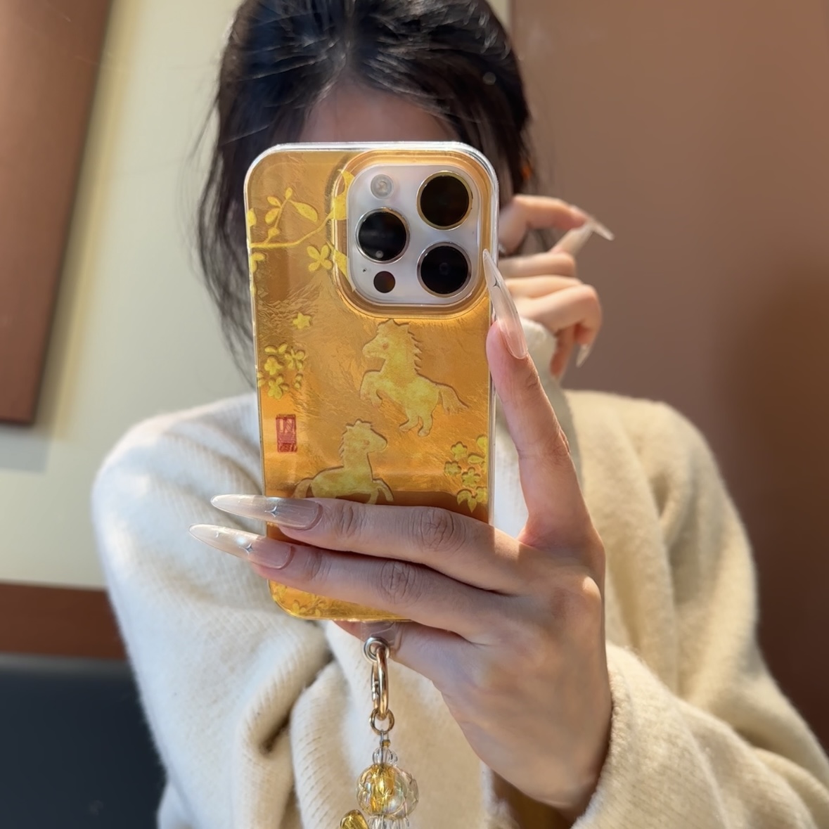 金色小马手链适用苹果17Promax手机壳iPhone16Pro新年款15/14冰川