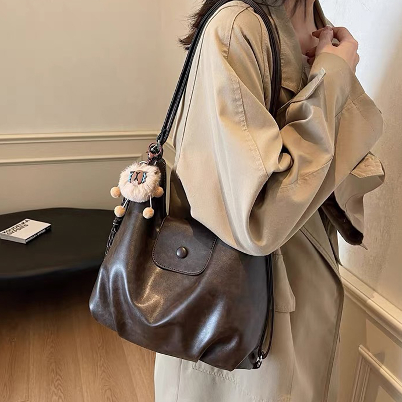 多种背法大容量托特包2025秋女新款韩版单肩斜跨包通勤百搭双肩包