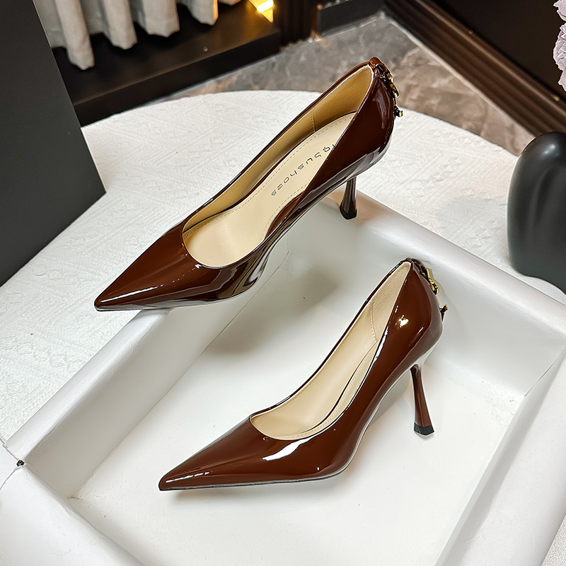 法式气质美拉德棕色高跟鞋2025秋季尖头细跟名媛高级性感黑色跟鞋